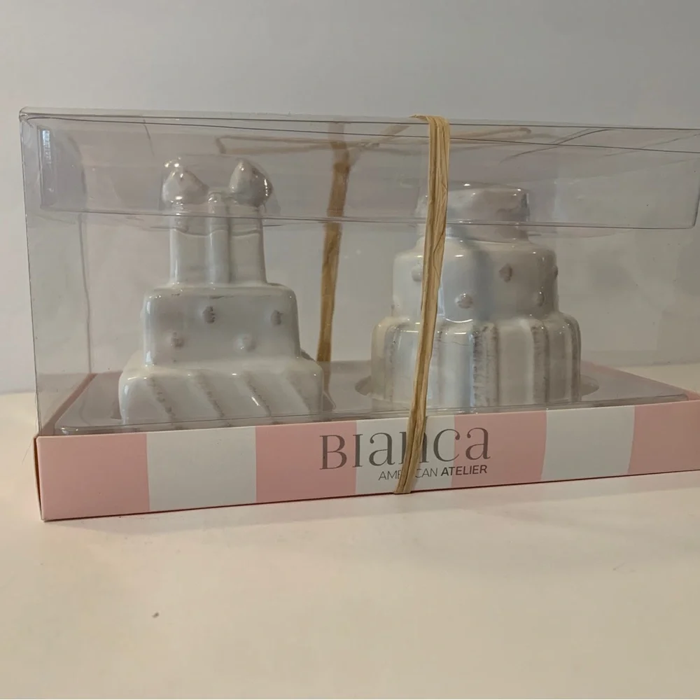 Bianca American Atelier Wedding Cake Salt and Pepper Shakers New